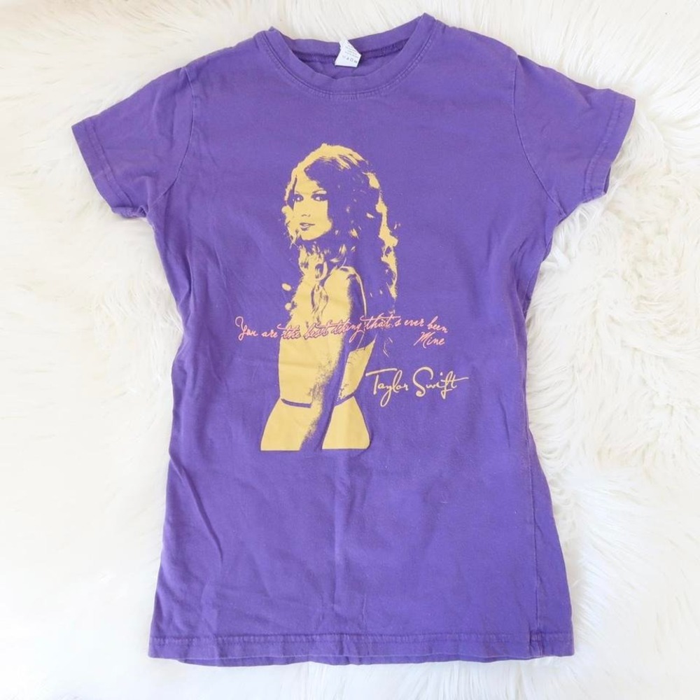 Rare Taylor Swift "Mine" Speak Now Era Graphic Tee